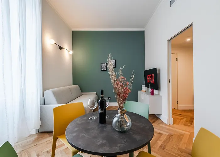 Spacious In Next To Metro Apartment *