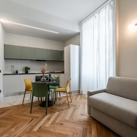 Spacious In Next To Metro Apartment