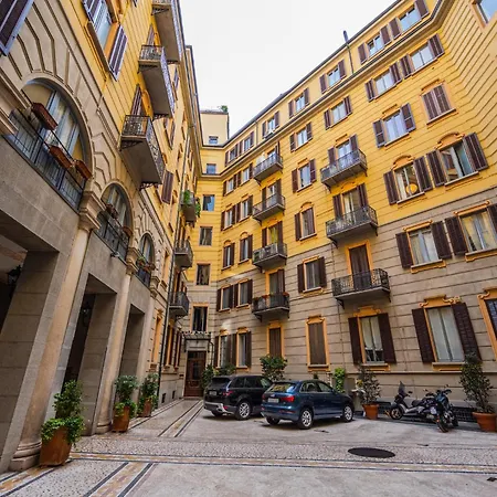 Spacious In Next To Metro Apartment Milan